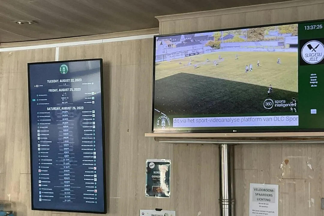 Een foto van de live beelden van de match plus de afgelopen matchen en de scores.
