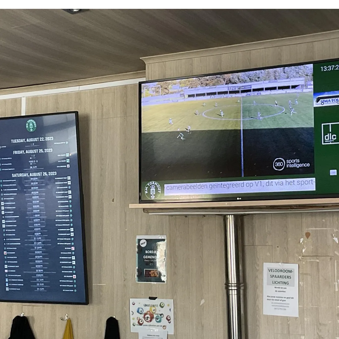 Een foto van de live beelden van het voetbal van KM Torhout.