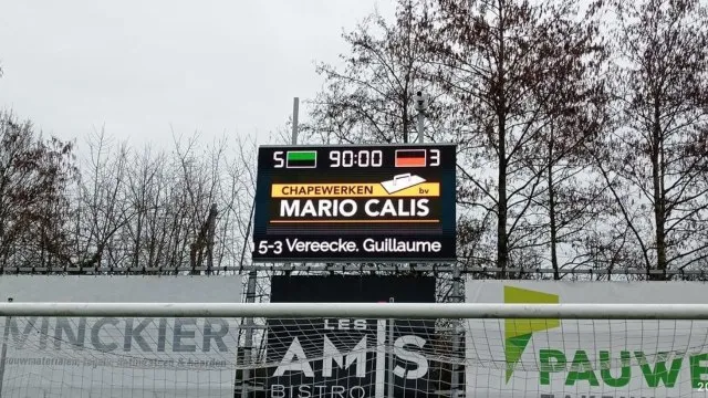 Het scoreboard in actie tijdens een match.