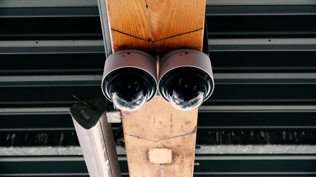 Een foto van de camera's en hoe ze hangen.